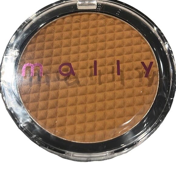 Mally Liquifuse Powder Foundation Rich by - Picture 4 of 6